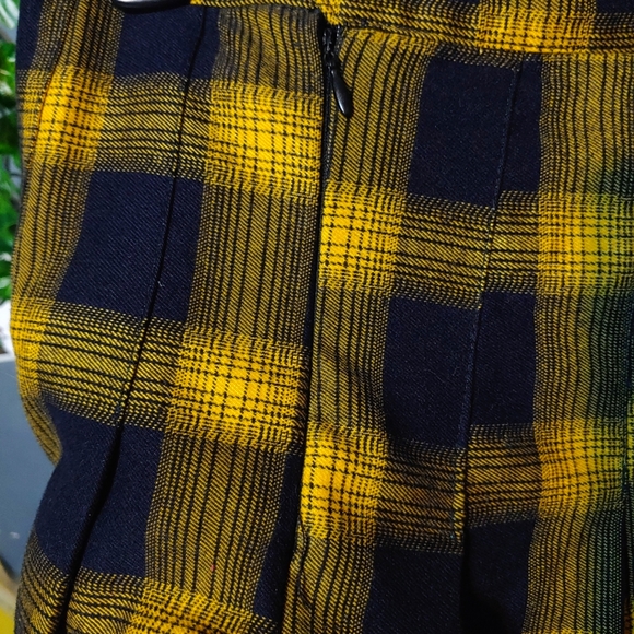 Plaid Juniors Black and yellow Skort. - Picture 2 of 5